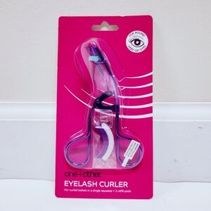 ⭐4/$15 one+other Elegant Eyelash Curler
